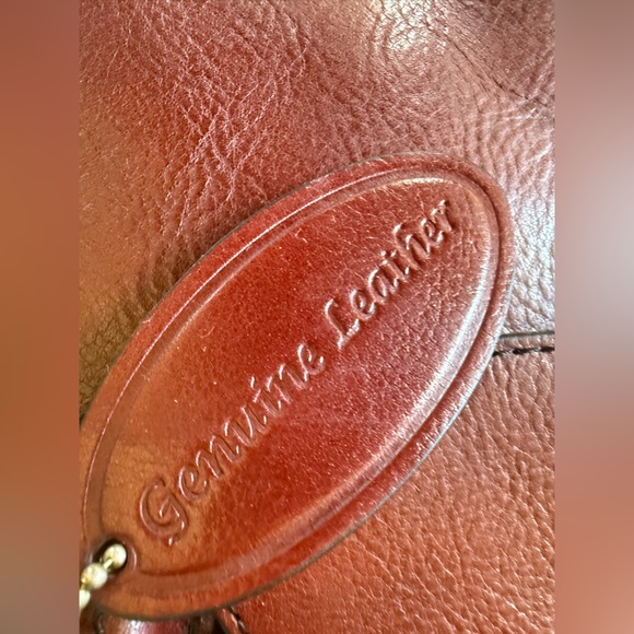 PELLE STUDIO ladies, genuine, leather tote, burgundy color, very good condition - Picture 9 of 16